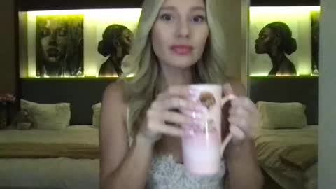 Stella online show from September 14, 11:53 am