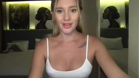 Stella online show from October 6, 1:19 pm