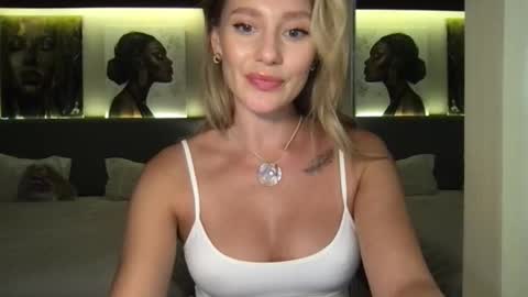 Stella online show from October 14, 2:18 pm