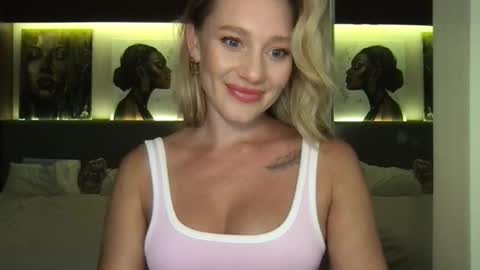 Stella online show from October 15, 2:50 pm