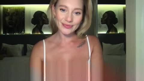 Stella online show from October 19, 1:23 pm