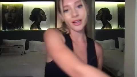 Stella online show from October 26, 2:34 pm