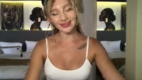 Stella online show from October 31, 3:29 am