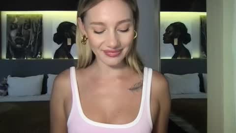 Stella online show from December 5, 2:42 am