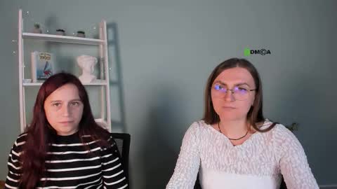 Snapshot of stella_red chatting on November 14, 1:32 pm stella_red online show from November 14, 1:32 pm