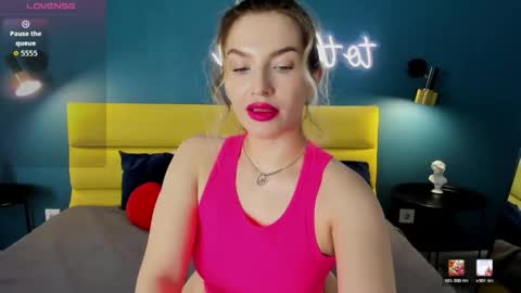 Snapshot of stellaalluring chatting on May 19, 1:33 am Stella online show from May 19, 1:33 am