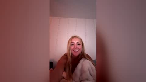 Snapshot of stellabound chatting on December 19, 2:29 am stellabound online show from December 19, 2:29 am