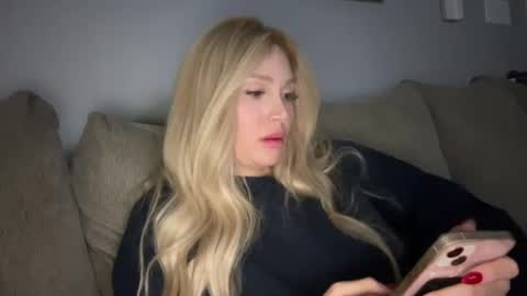 Snapshot of stellacummings chatting on February 9, 10:53 am Stella Bella online show from February 9, 10:53 am