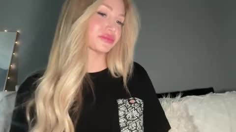 Snapshot of stellacummings chatting on March 3, 12:48 am Stella Bella online show from March 3, 12:48 am