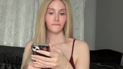 Snapshot of stellacummings chatting on September 17, 3:30 am Stella Bella online show from September 17, 3:30 am