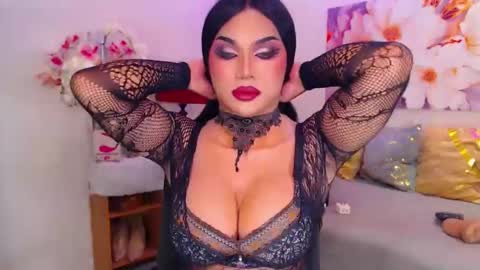 CALL ME STELLA online show from November 21, 8:35 am