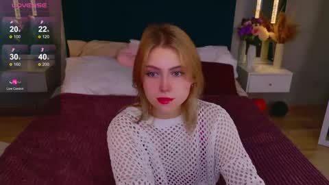 Snapshot of stellahaart chatting on November 8, 5:18 am Stella 3 online show from November 8, 5:18 am