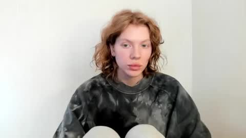 Snapshot of stellaswen chatting on October 3, 10:34 am S T E L L A online show from October 3, 10:34 am