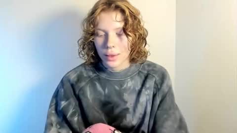 Snapshot of stellaswen chatting on October 15, 11:43 am S T E L L A online show from October 15, 11:43 am