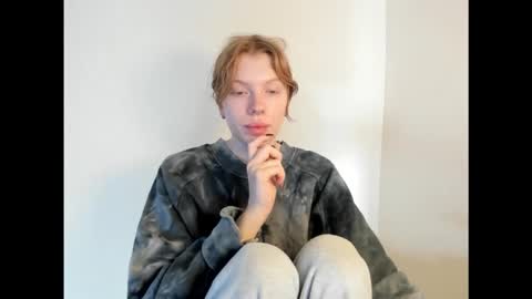 Snapshot of stellaswen chatting on November 18, 8:08 am S T E L L A online show from November 18, 8:08 am