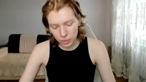 S T E L L A online show from April 19, 11:20 am