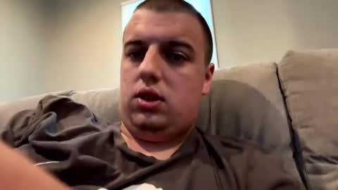 Snapshot of stepbro18 chatting on October 28, 6:43 pm Honestly Im a slut I have a high sex drive and I love talking to people off this platform online show from October 28, 6:43 pm