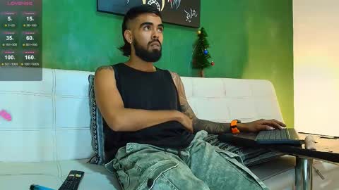 Snapshot of stephenbrown_ chatting on November 26, 2:23 am ................ online show from November 26, 2:23 am