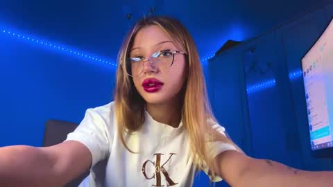 Snapshot of stepheniesemans chatting on February 16, 4:14 pm Stef online show from February 16, 4:14 pm