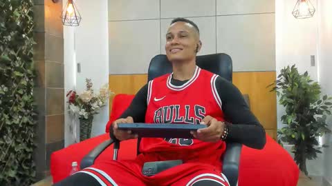    online show from February 28, 9:05 pm