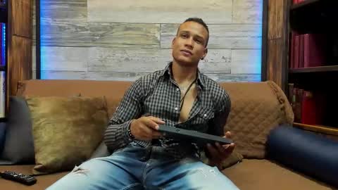    online show from March 4, 8:59 pm