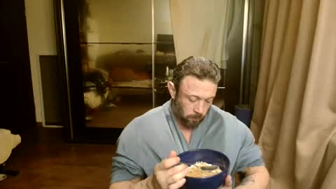 Snapshot of stevebulkzor chatting on October 28, 10:12 pm Steve Oakenshield son of John son of Vasyl online show from October 28, 10:12 pm