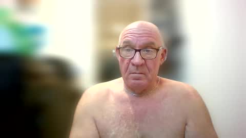 Snapshot of stevejons47 chatting on February 24, 6:04 pm stevejons47 online show from February 24, 6:04 pm