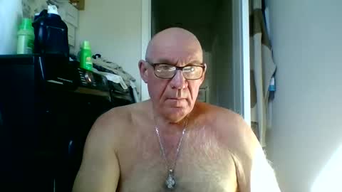 Snapshot of stevejons47 chatting on October 20, 2:28 pm stevejons47 online show from October 20, 2:28 pm