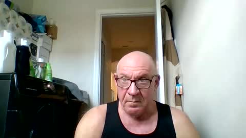 Snapshot of stevejons47 chatting on December 18, 4:46 pm stevejons47 online show from December 18, 4:46 pm