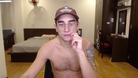 Snapshot of steveoceanbeanhuge chatting on January 5, 3:32 am Alex online show from January 5, 3:32 am