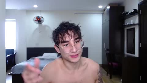 Snapshot of steveoceanbeanhuge chatting on January 14, 4:15 am Alex online show from January 14, 4:15 am