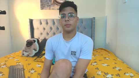 Snapshot of stewart_mateo_ chatting on November 28, 2:36 am stewart online show from November 28, 2:36 am