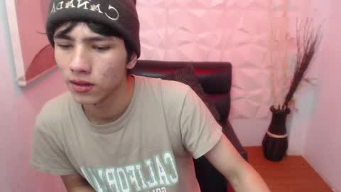 Snapshot of stich_23 chatting on March 4, 3:56 am Stich online show from March 4, 3:56 am