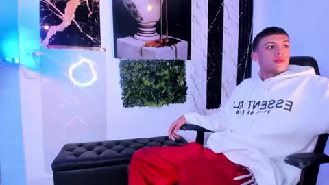 Snapshot of stiiveen_24cm chatting on December 4, 6:22 am Stiven brendan online show from December 4, 6:22 am