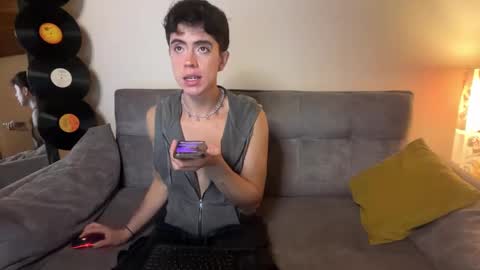 Snapshot of stolas_ying chatting on February 12, 11:44 pm Stolas online show from February 12, 11:44 pm