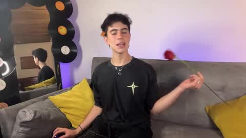 Snapshot of stolas_ying chatting on February 22, 12:45 am Stolas online show from February 22, 12:45 am