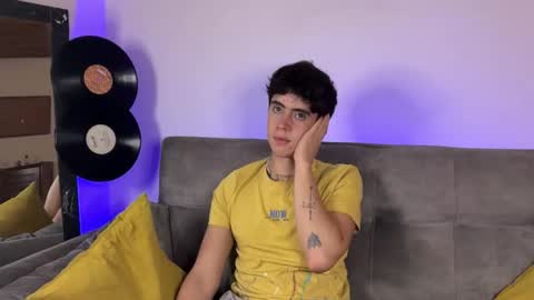 Snapshot of stolas_ying chatting on February 27, 12:32 am Stolas online show from February 27, 12:32 am