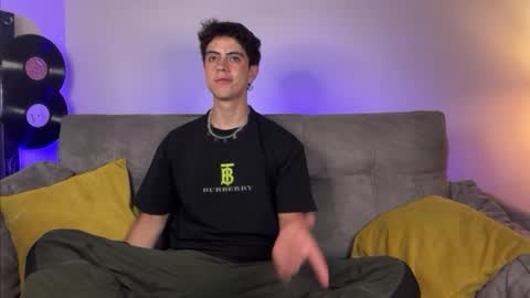 Snapshot of stolas_ying chatting on March 4, 1:33 am Stolas online show from March 4, 1:33 am