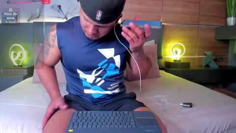 Snapshot of stone_lee_ chatting on November 3, 9:05 pm Stone Lee online show from November 3, 9:05 pm