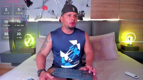 Snapshot of stone_lee_ chatting on November 4, 9:08 am Stone Lee online show from November 4, 9:08 am