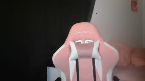 Snapshot of stoned2dabones666 chatting on February 24, 12:41 am Haily online show from February 24, 12:41 am