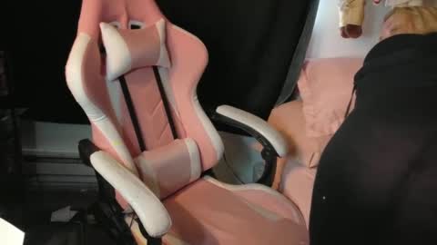 Snapshot of stoned2dabones666 chatting on March 9, 7:37 pm Haily online show from March 9, 7:37 pm