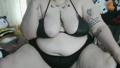 Snapshot of stonedbbw01 chatting on December 3, 7:27 am stonedbbw01 online show from December 3, 7:27 am