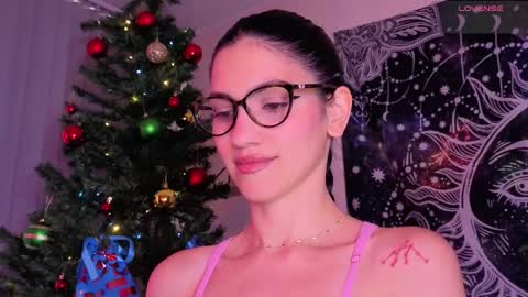 Snapshot of stonned_candy chatting on December 3, 5:55 pm Liz online show from December 3, 5:55 pm