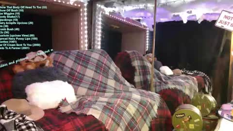 Snapshot of stonykat chatting on October 29, 3:31 am Stony Kat online show from October 29, 3:31 am