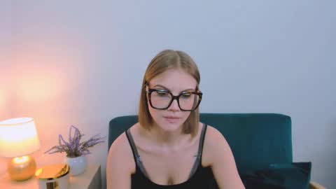 Stormi online show from April 6, 1:12 pm