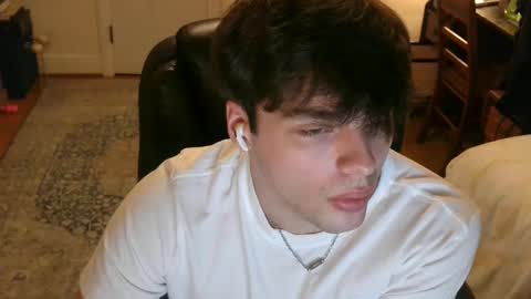 Snapshot of str11111 chatting on February 8, 1:32 am str11111 online show from February 8, 1:32 am