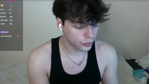 Snapshot of str11111 chatting on February 26, 1:43 am str11111 online show from February 26, 1:43 am