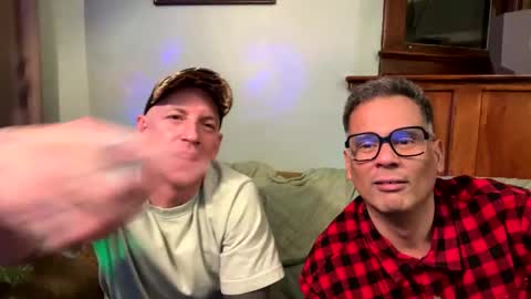 Snapshot of str8gaywannaplay chatting on December 14, 1:05 pm Str8GayWannaPlay online show from December 14, 1:05 pm