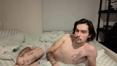 str8whiteboy21 online show from April 7, 6:58 am